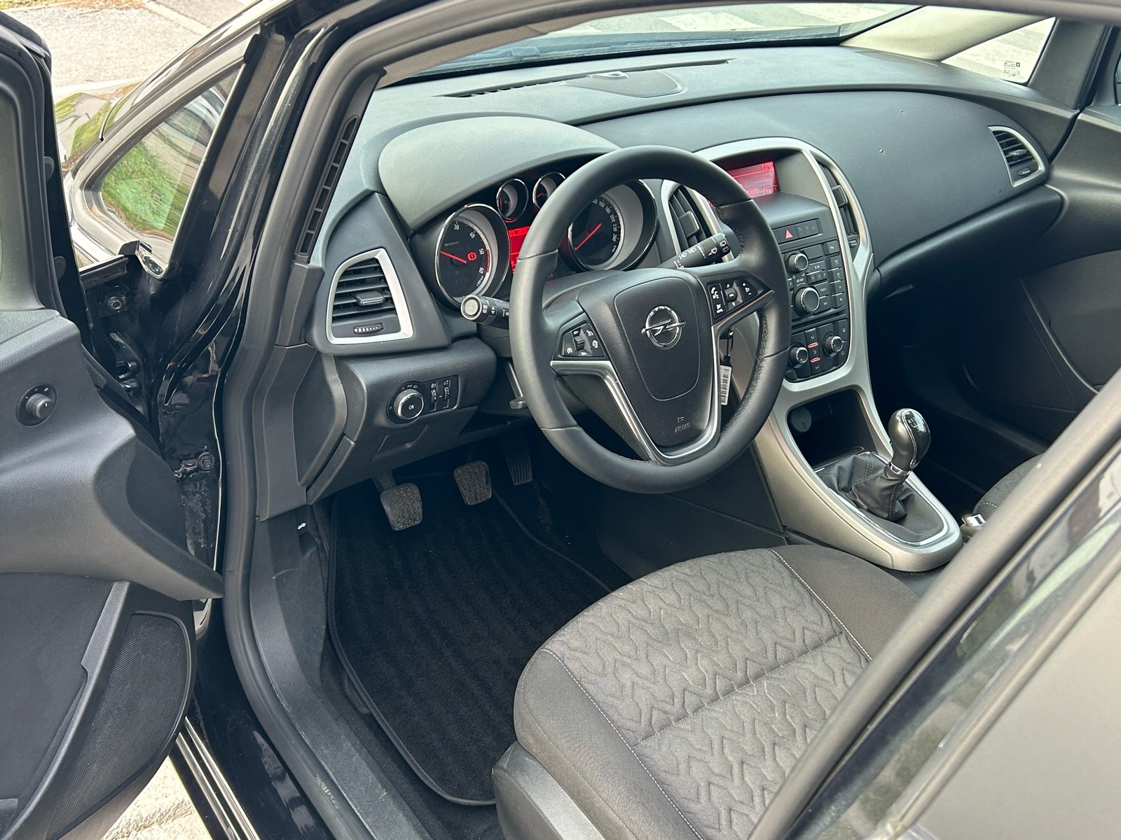 Opel Astra 1,7 CDTI TEMPOMAT ALU 17 NA IME KUPCA, fotografija 5