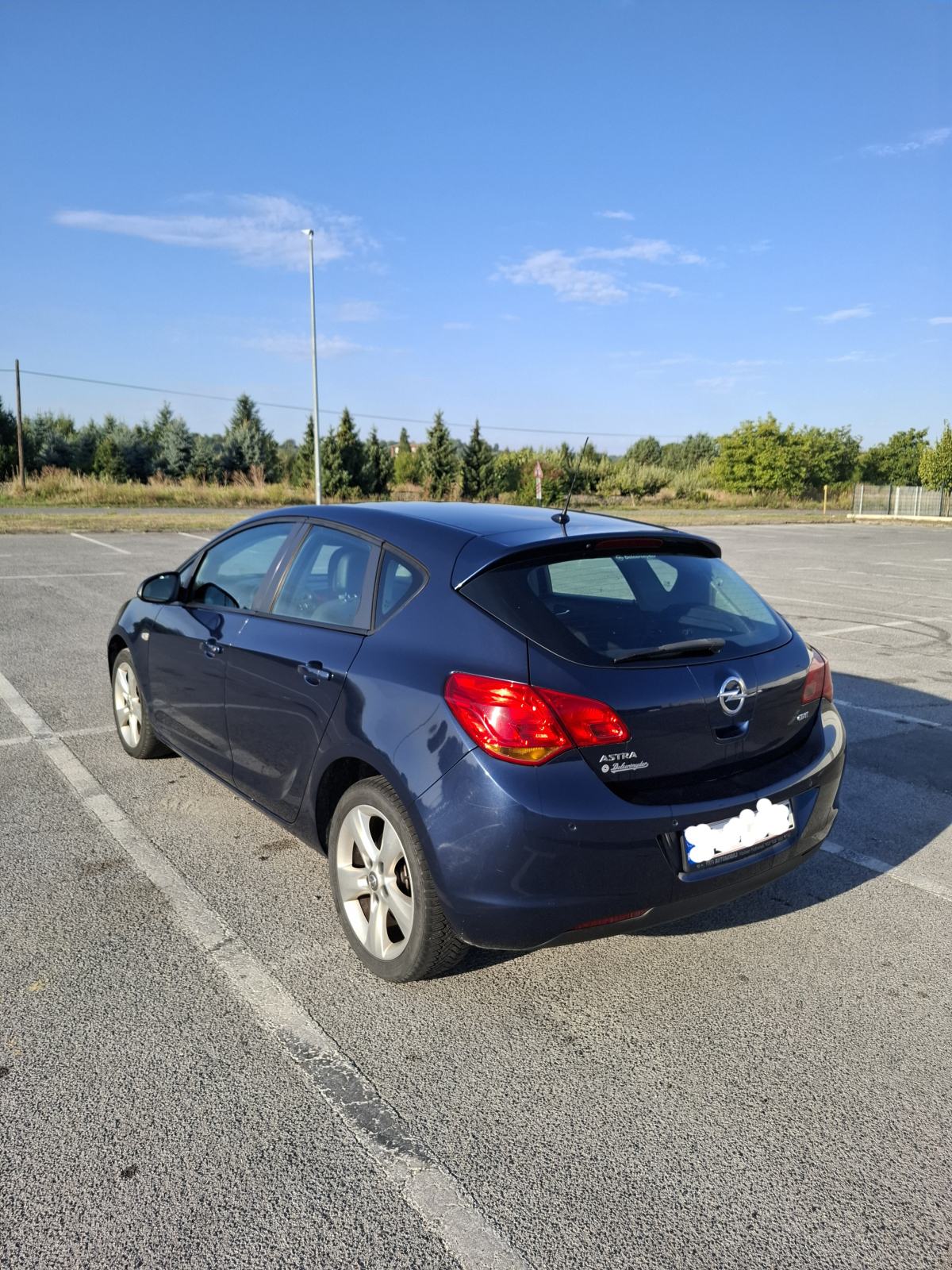 Opel Astra J 1,7 CDTI Classic, pogled izvana - slika 1