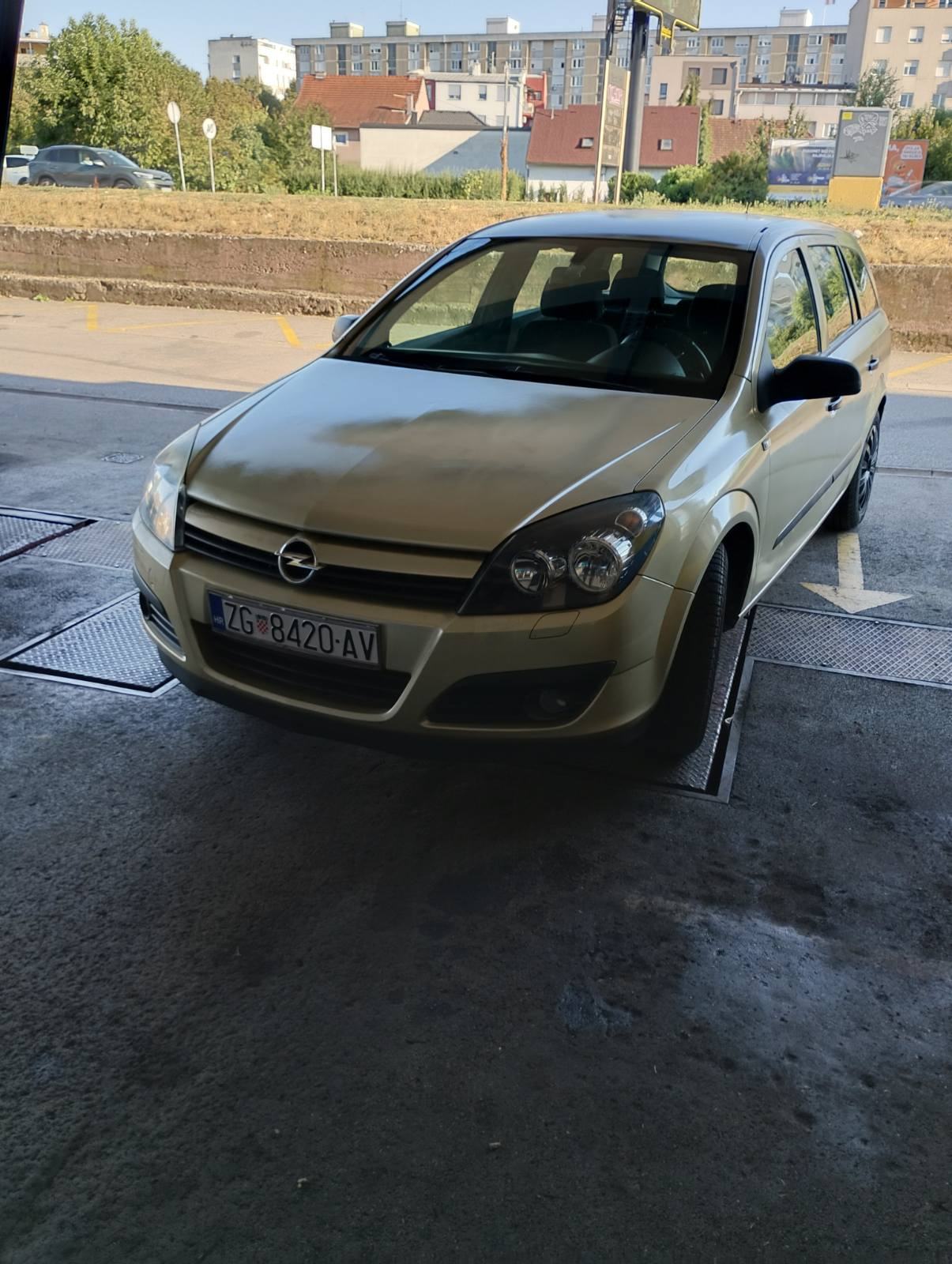 Opel Astra 1,7 CDTI karavan, fotografija 2