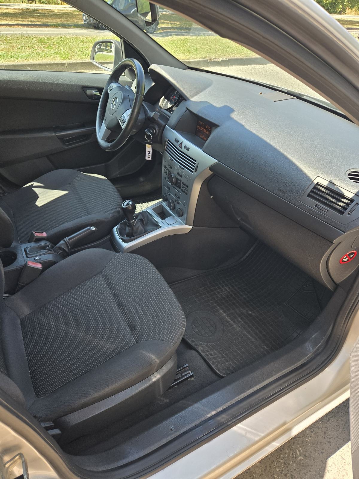 Opel Astra Karavan 1,7 CDTI REGISTRIRAN DO 8/2027, fotografija 15