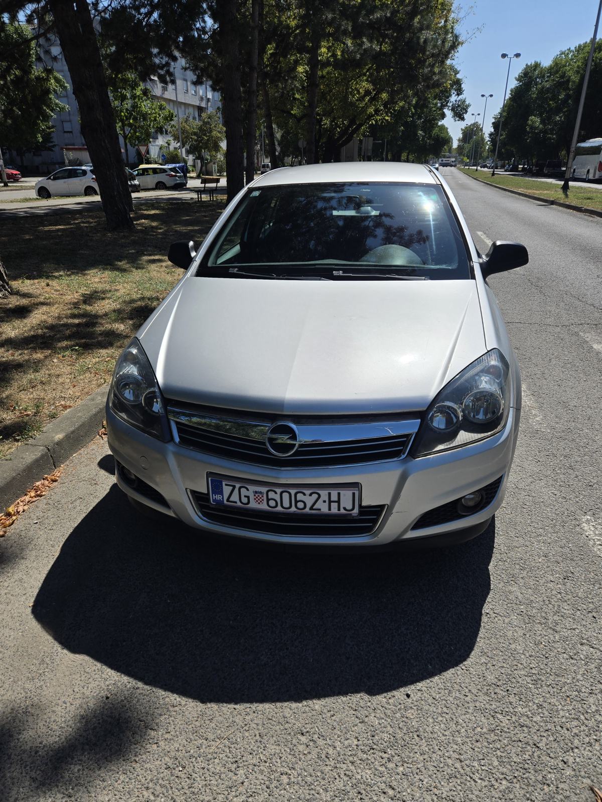 Opel Astra Karavan 1,7 CDTI REGISTRIRAN DO 8/2027, fotografija 2