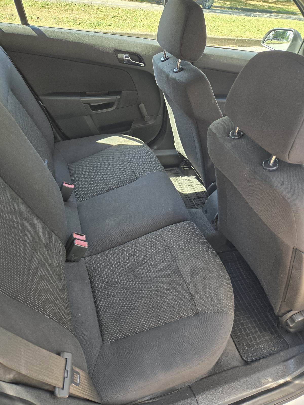 Opel Astra Karavan 1,7 CDTI REGISTRIRAN DO 8/2027, fotografija 8