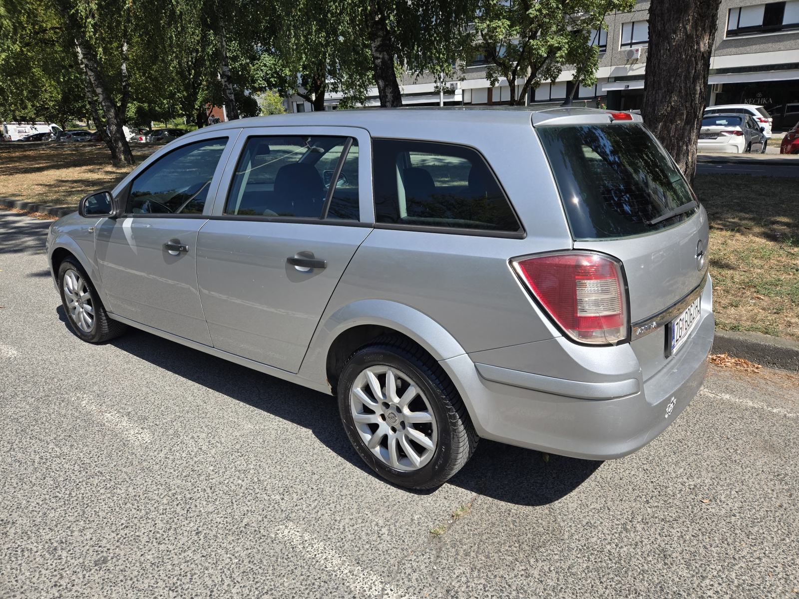 Opel Astra Karavan 1,7 CDTI REGISTRIRAN DO 8/2027, fotografija 4