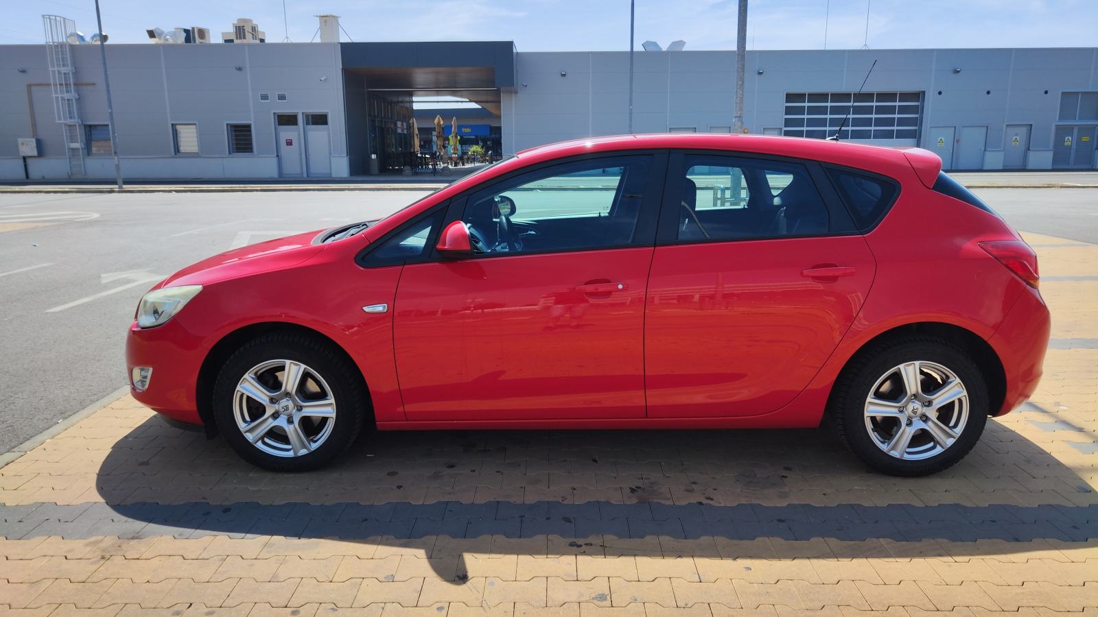 Opel Astra 1,7 CDTI reg. 08/27, fotografija 2