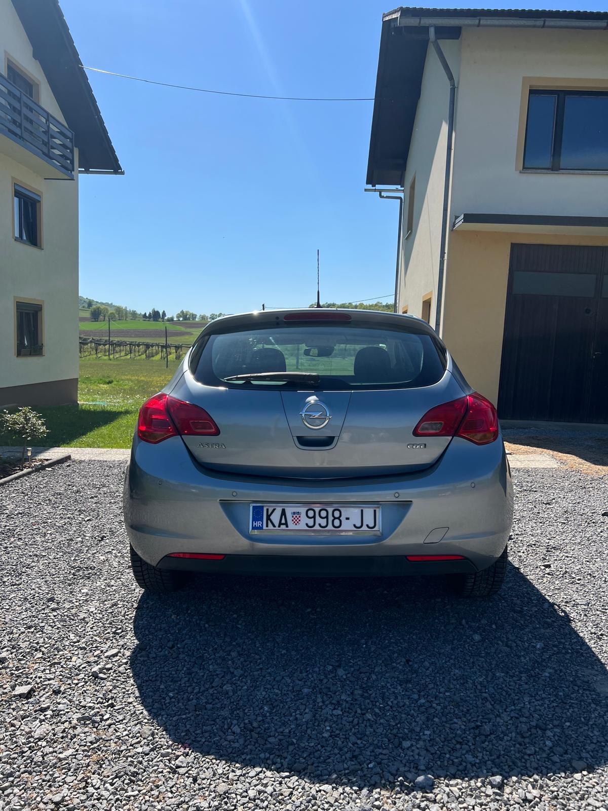 Opel Astra 1,7 CDTI, fotografija 5
