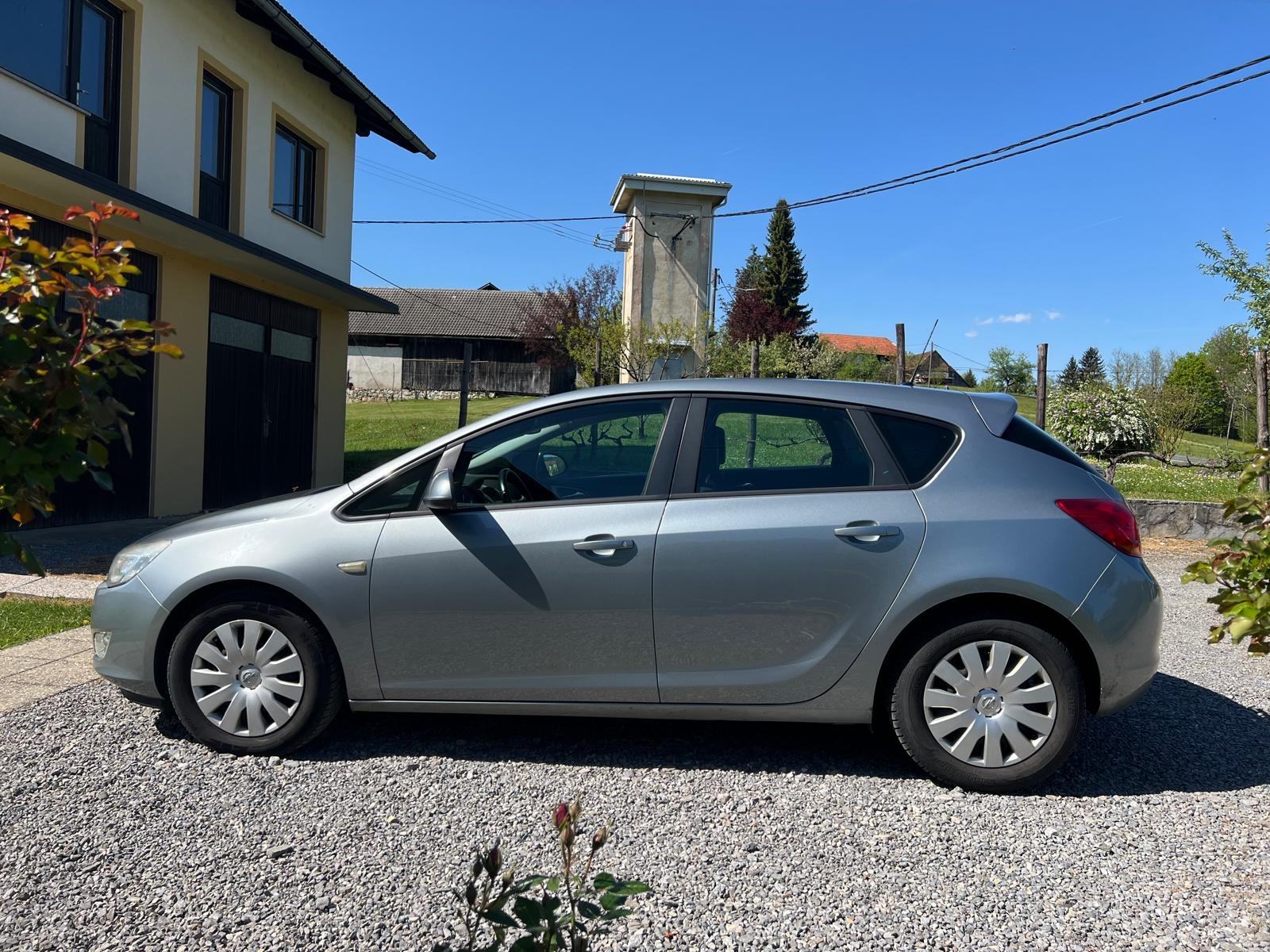 Opel Astra 1,7 CDTI, fotografija 3
