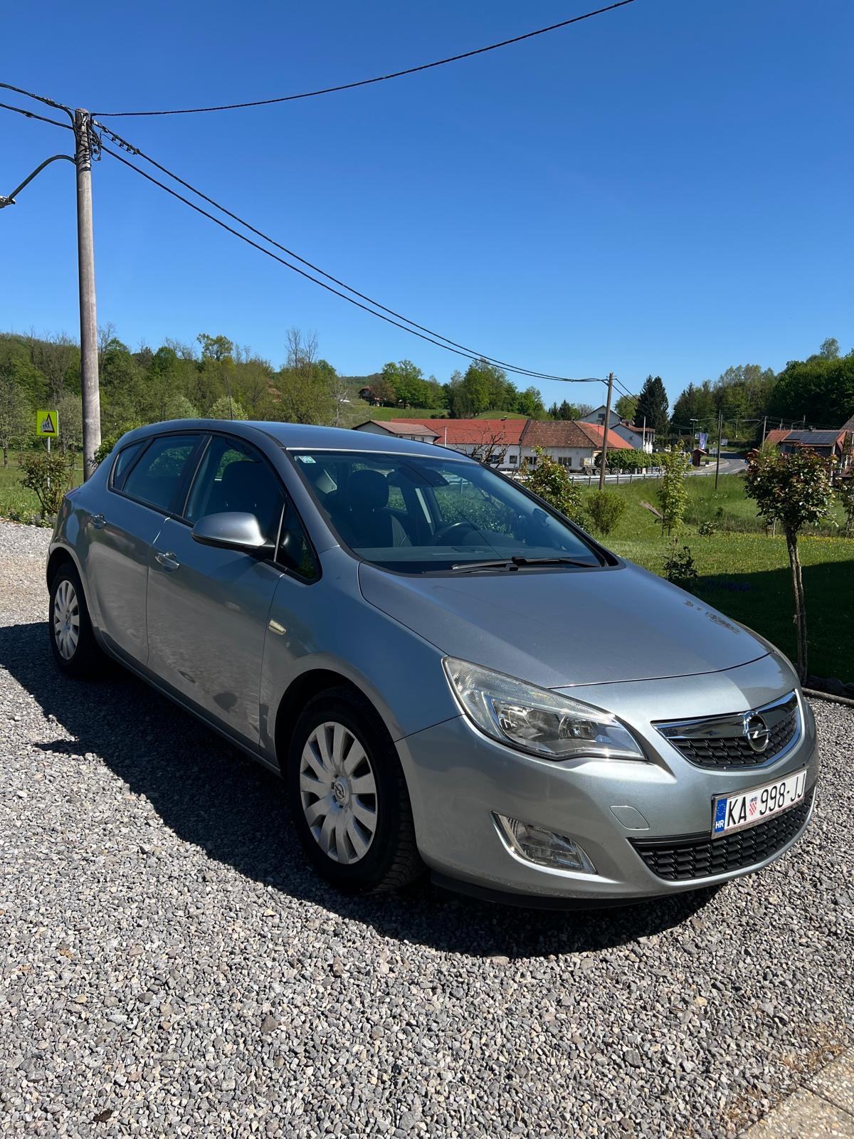 Opel Astra 1,7 CDTI, fotografija 2