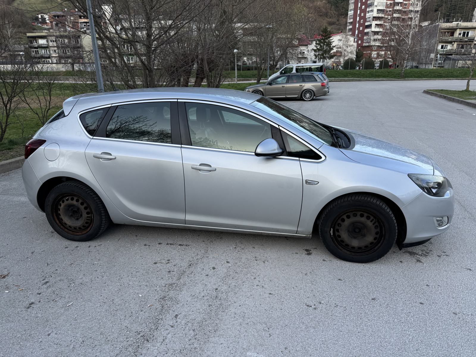 Opel Astra 1,7 CDTI HITNO!!!!! Registriran do 7/2027, fotografija 4