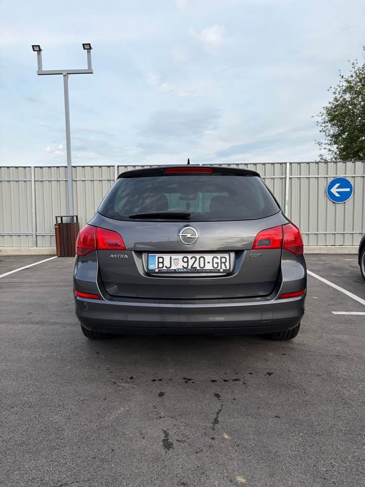 Opel Astra 1,7 CDTI, fotografija 2