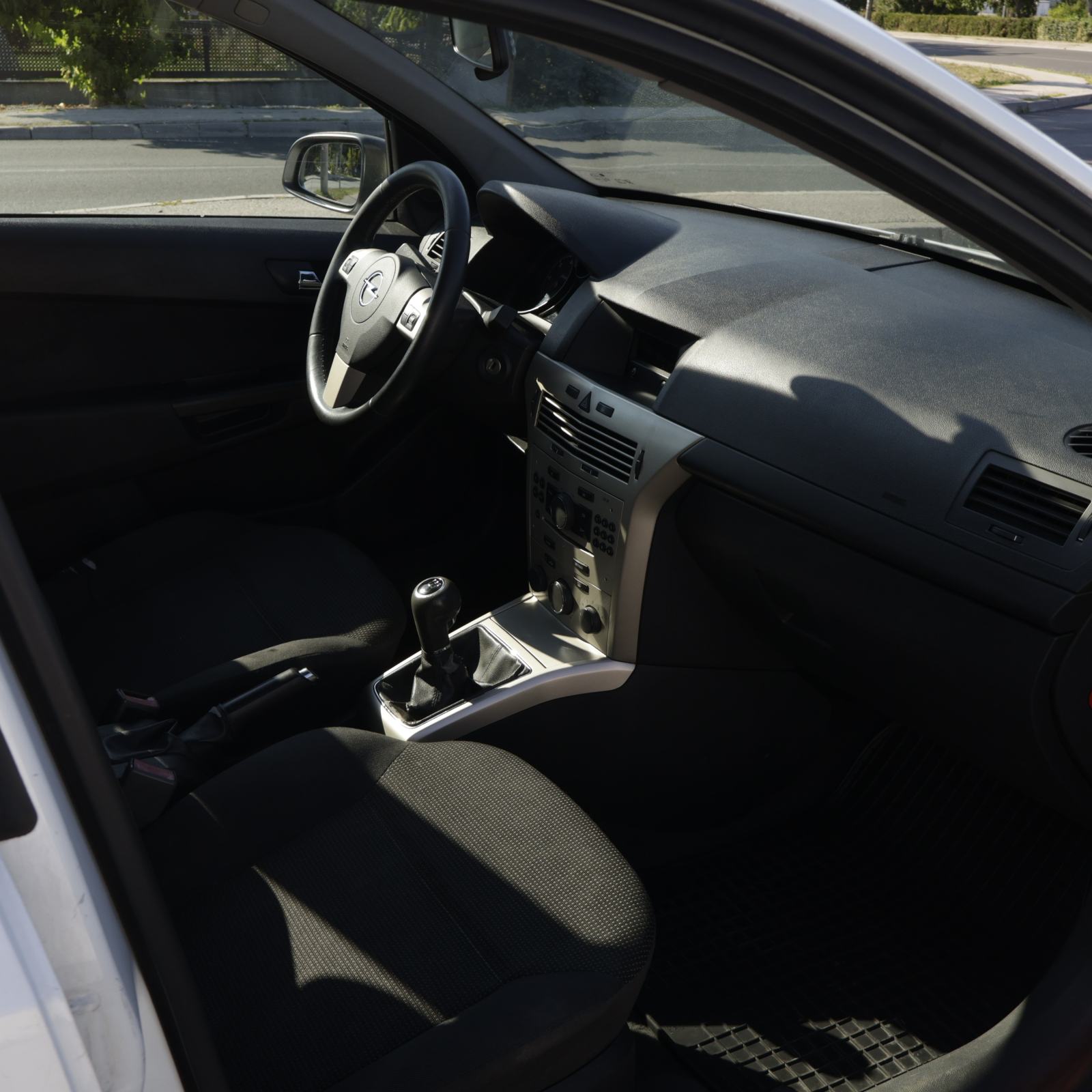 Opel Astra 1,7 CDTI, fotografija 9