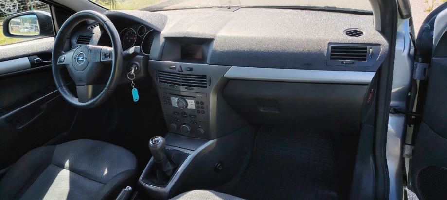 Opel Astra 1,7 CDTI, fotografija 6