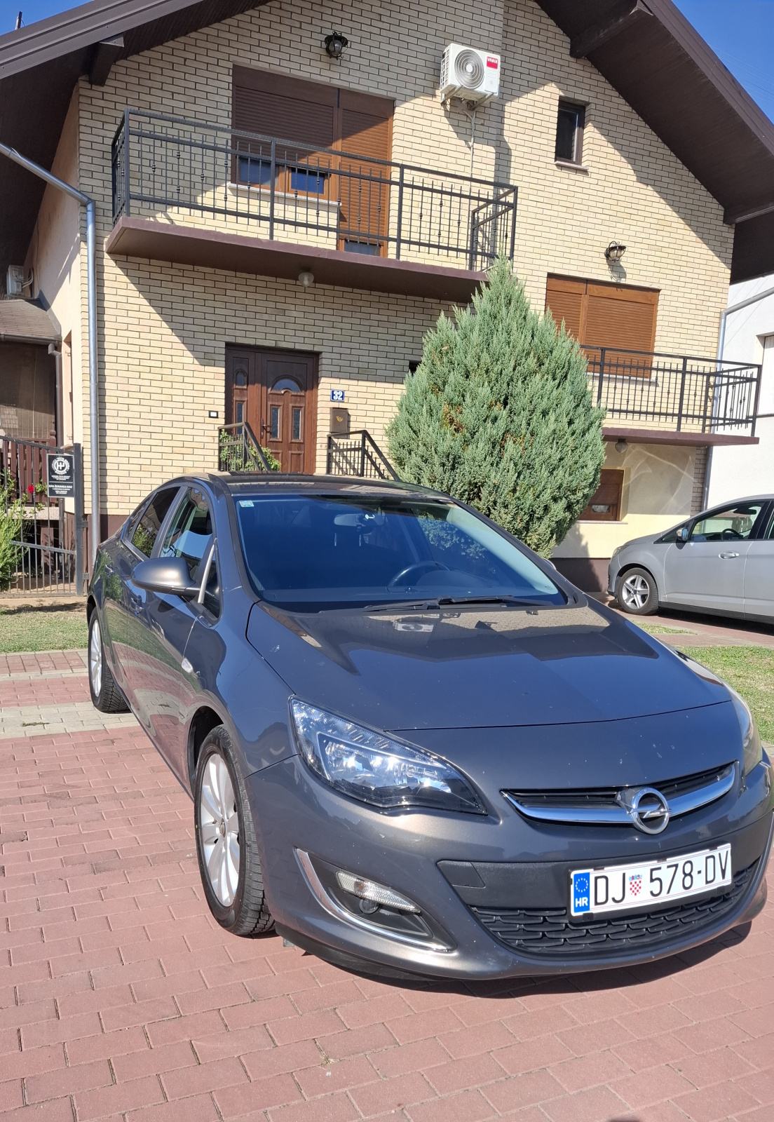 Opel Astra 1,7 CDTI, fotografija 1