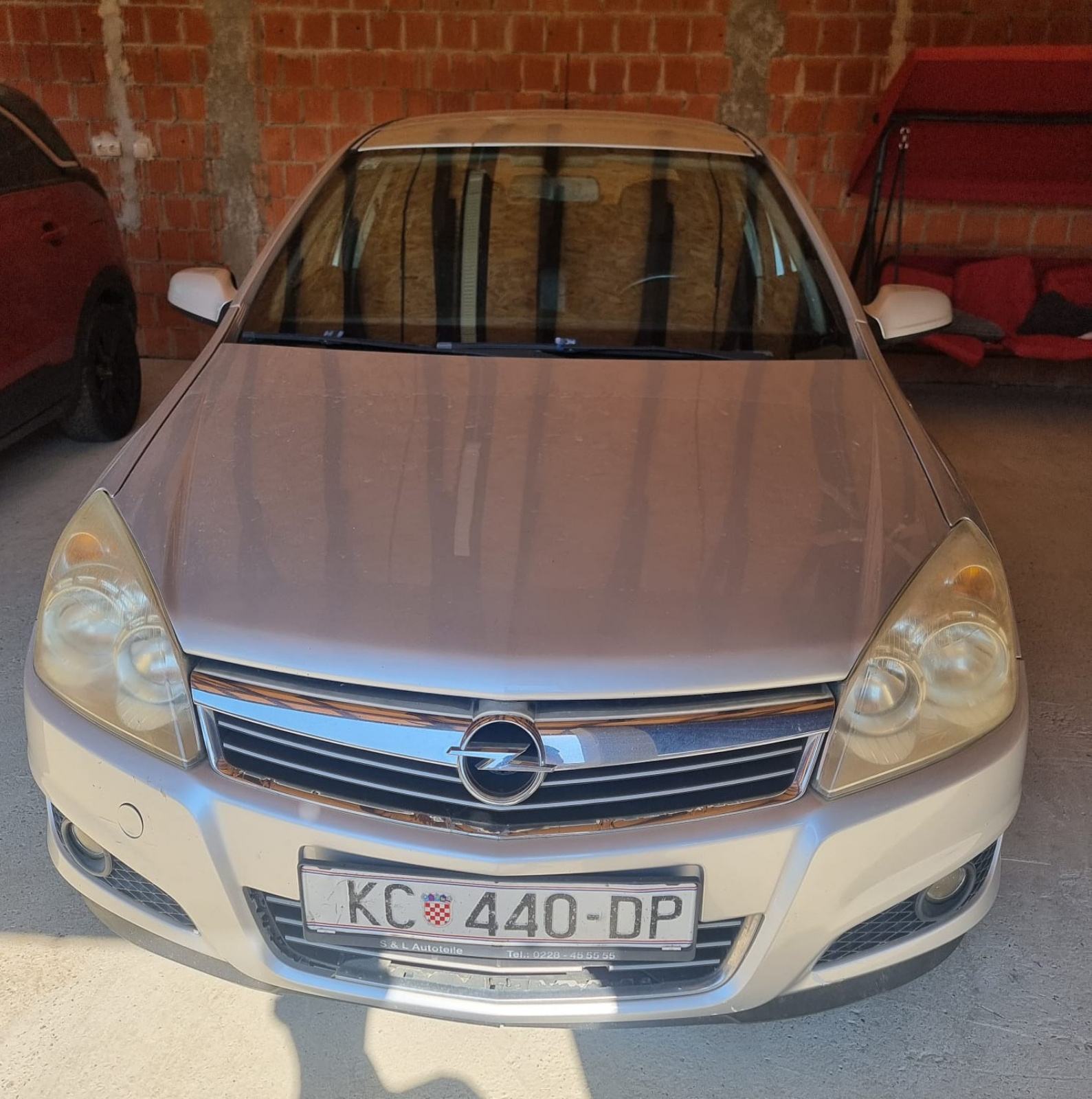 Opel Astra 1.7, fotografija 2