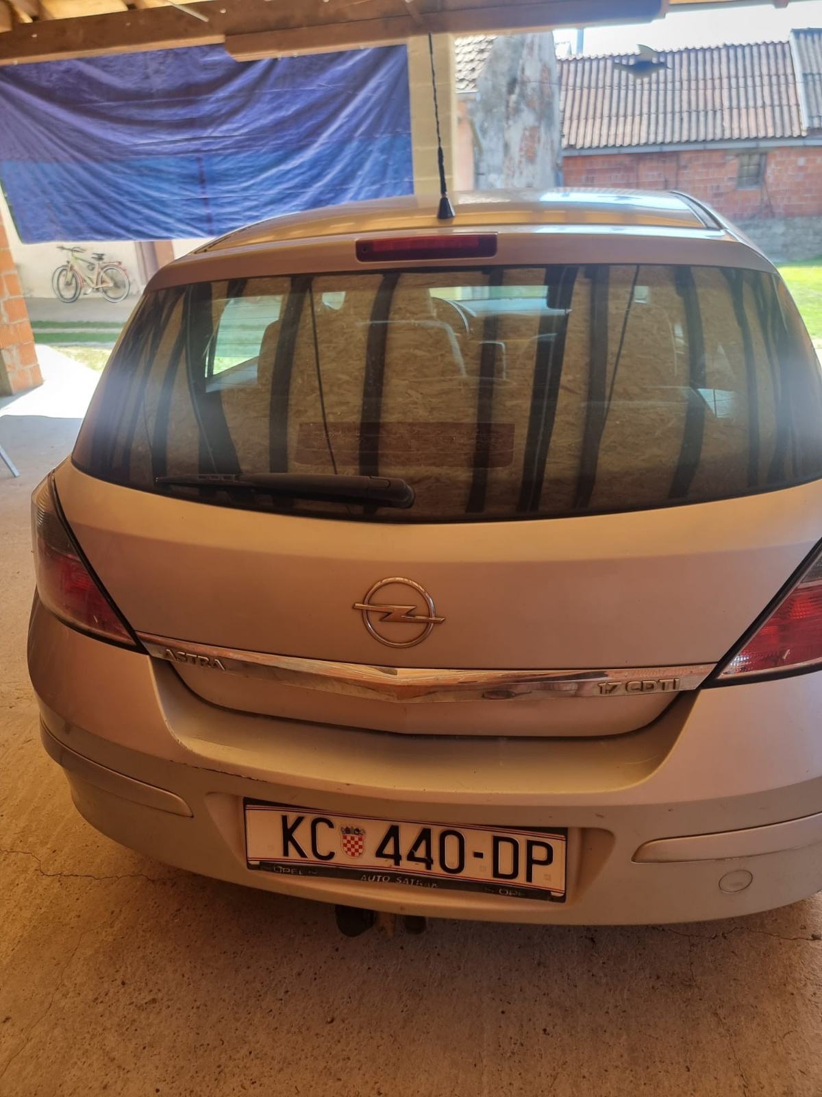 Opel Astra 1.7, fotografija 4