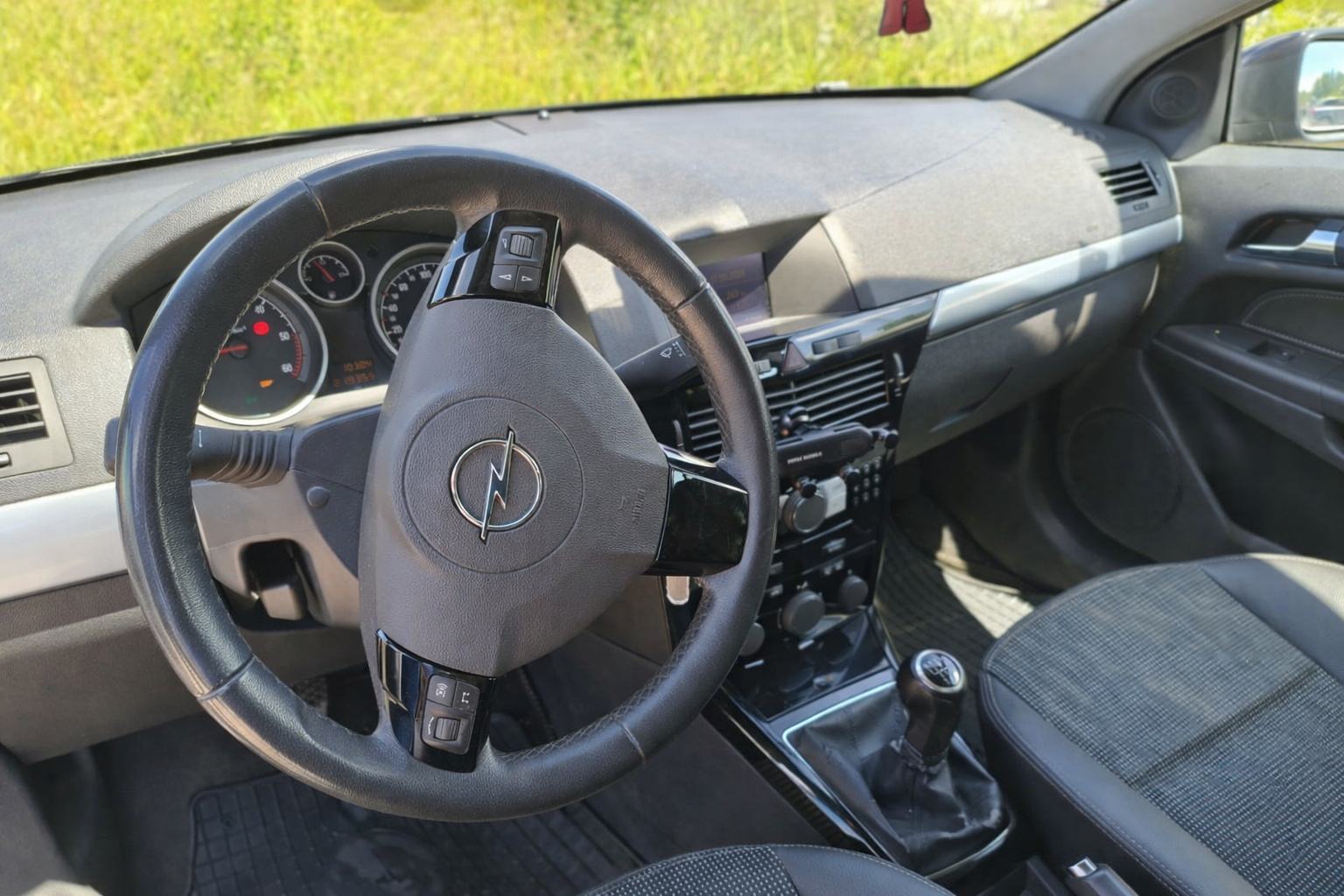 Opel Astra GTC 1,9 CDTI 110KW, fotografija 5