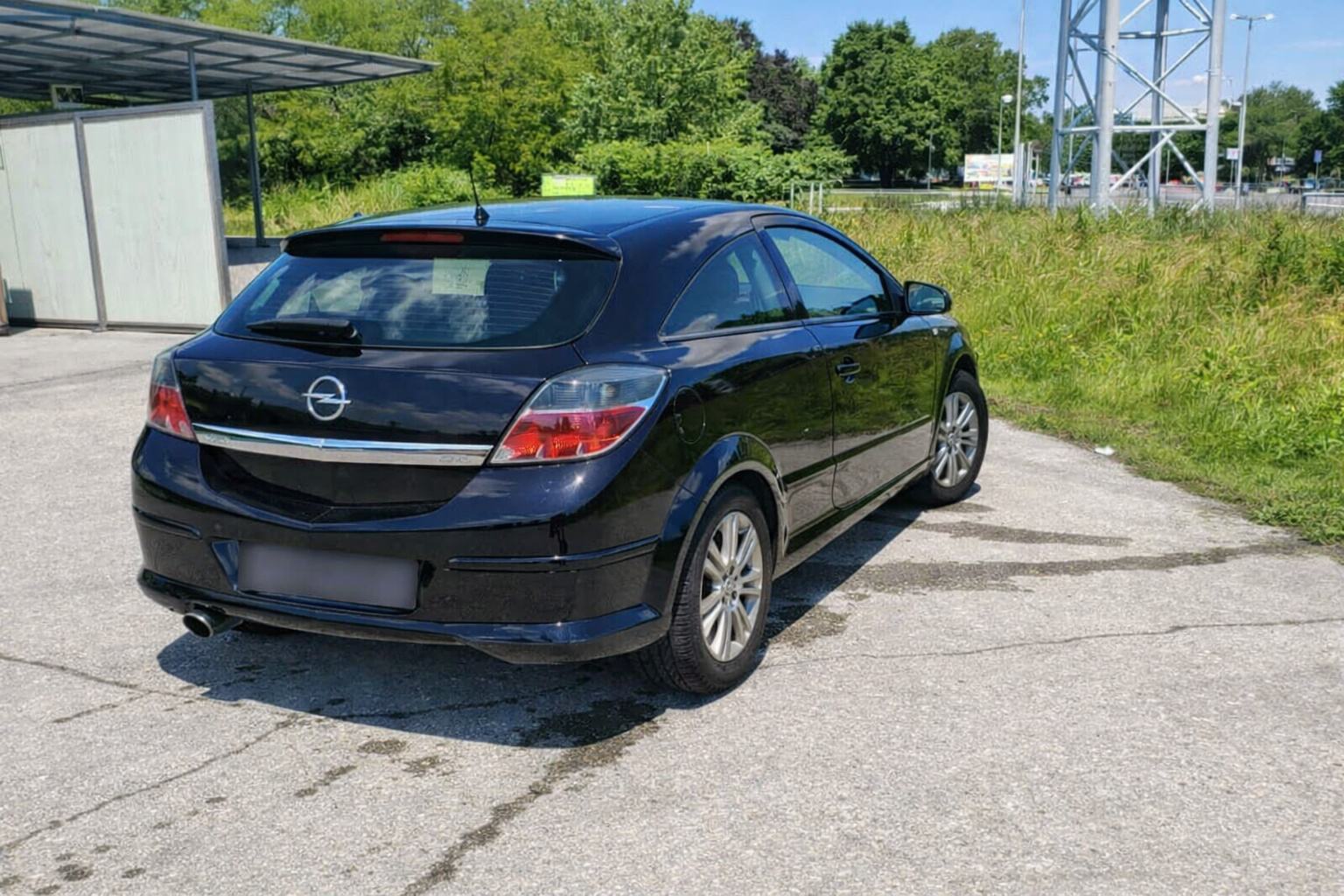 Opel Astra GTC 1,9 CDTI 110KW, fotografija 2