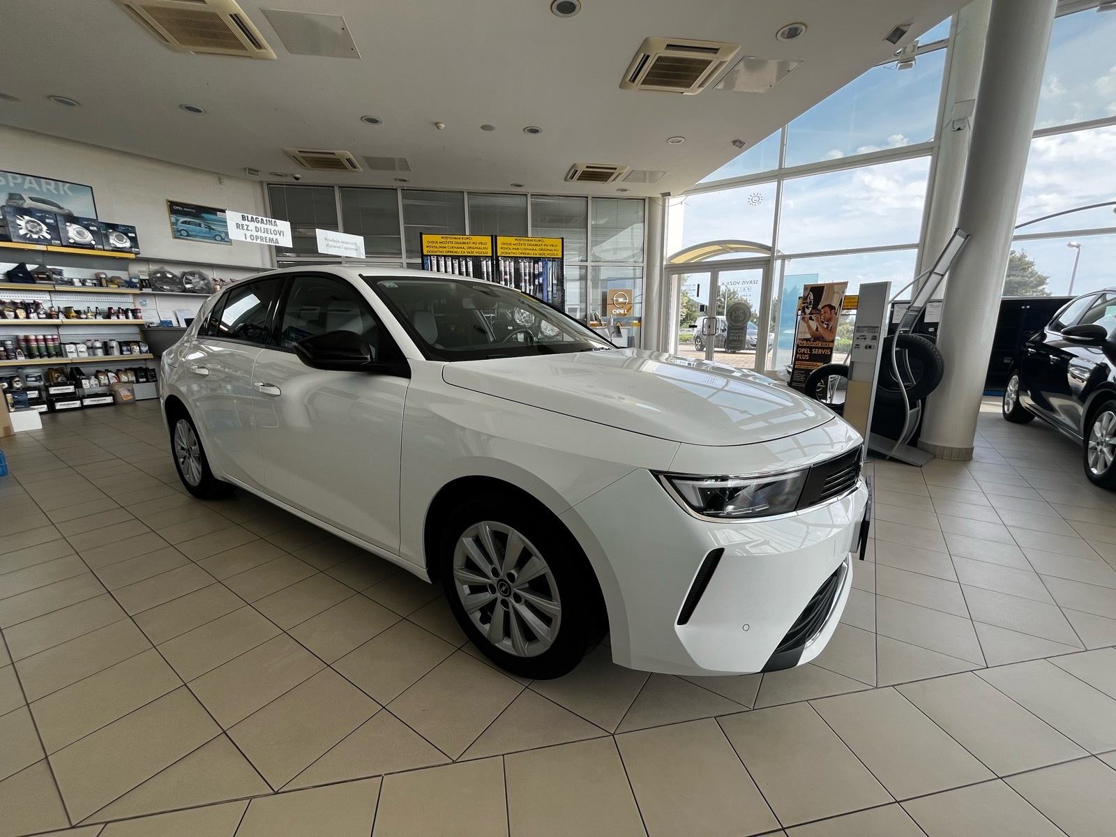 Opel Astra Business Edition 1,5D AT8 - JAMSTVO - AGR, Kamera, Keyless, fotografija 3