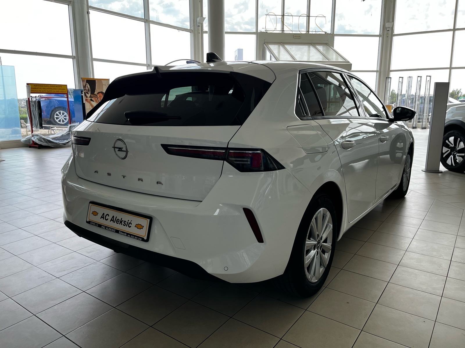 Opel Astra Business Edition 1,5D AT8 - JAMSTVO - AGR, Kamera, Keyless, fotografija 5