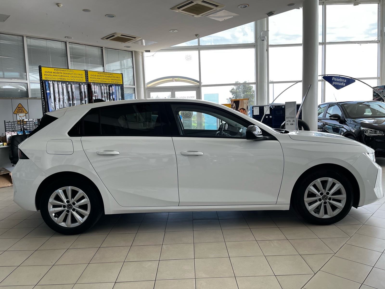 Opel Astra Business Edition 1,5D AT8 - JAMSTVO - AGR, Kamera, Keyless, fotografija 4