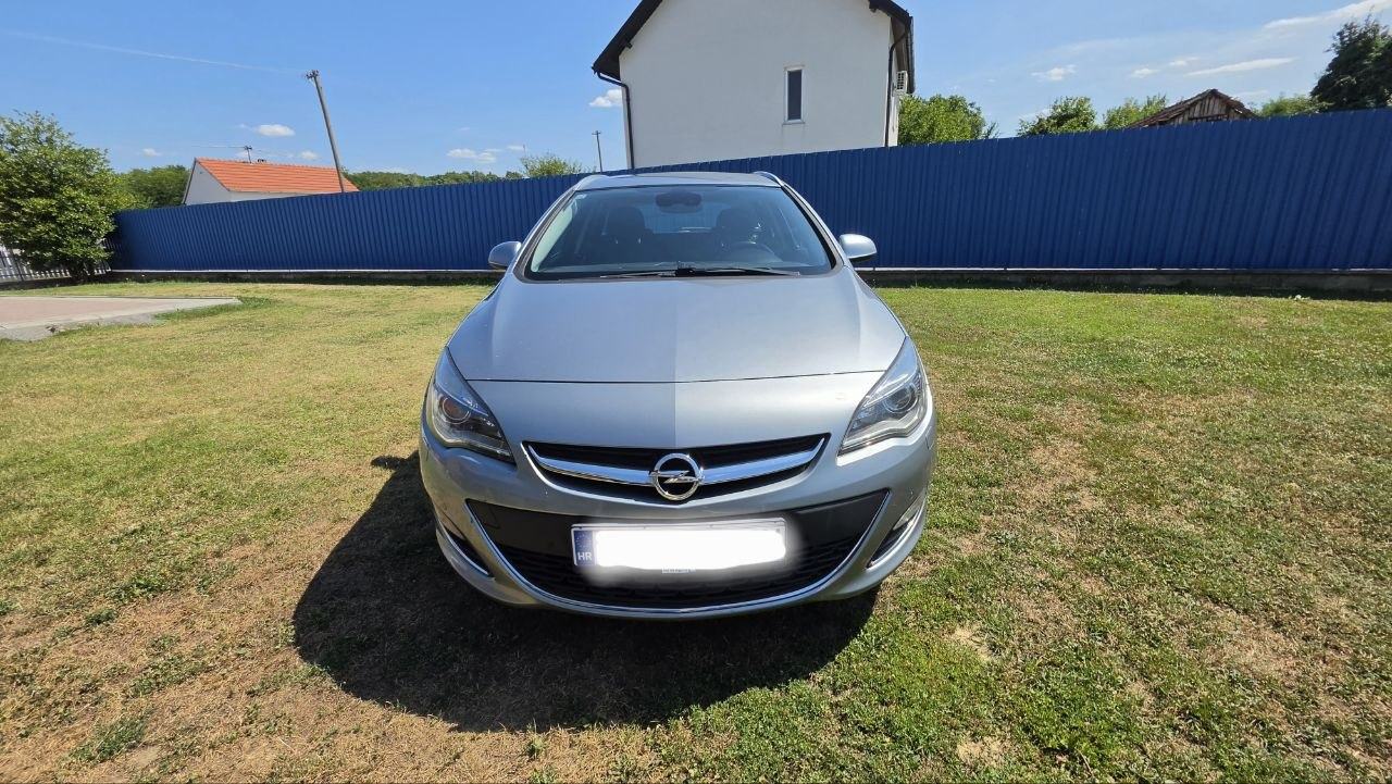 Opel Astra CDTI 1.7, fotografija 1