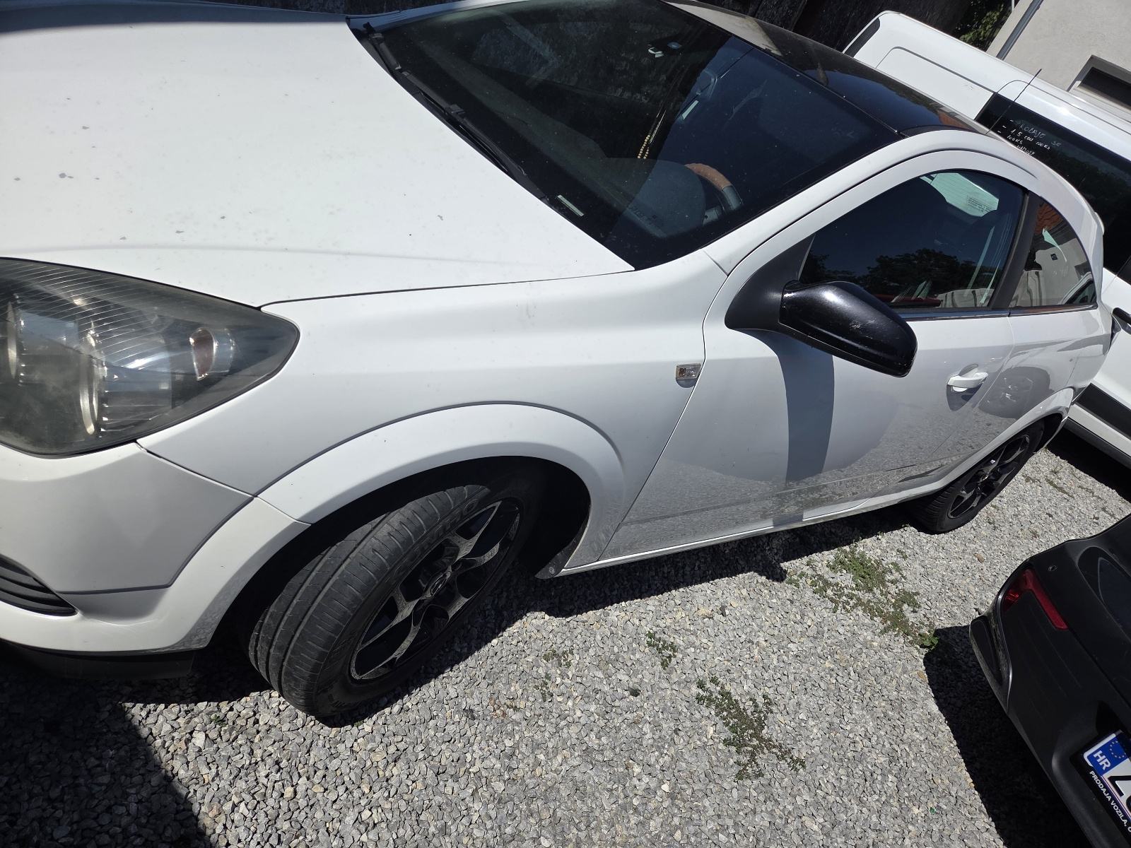 Opel Astra Coupe 1.6i/GTC/36RATA, fotografija 9