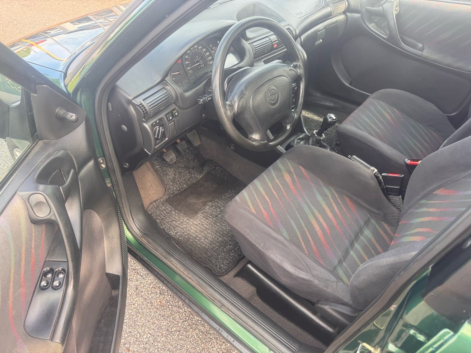 Opel Astra 1.6 i prvi vlasnik., fotografija 11