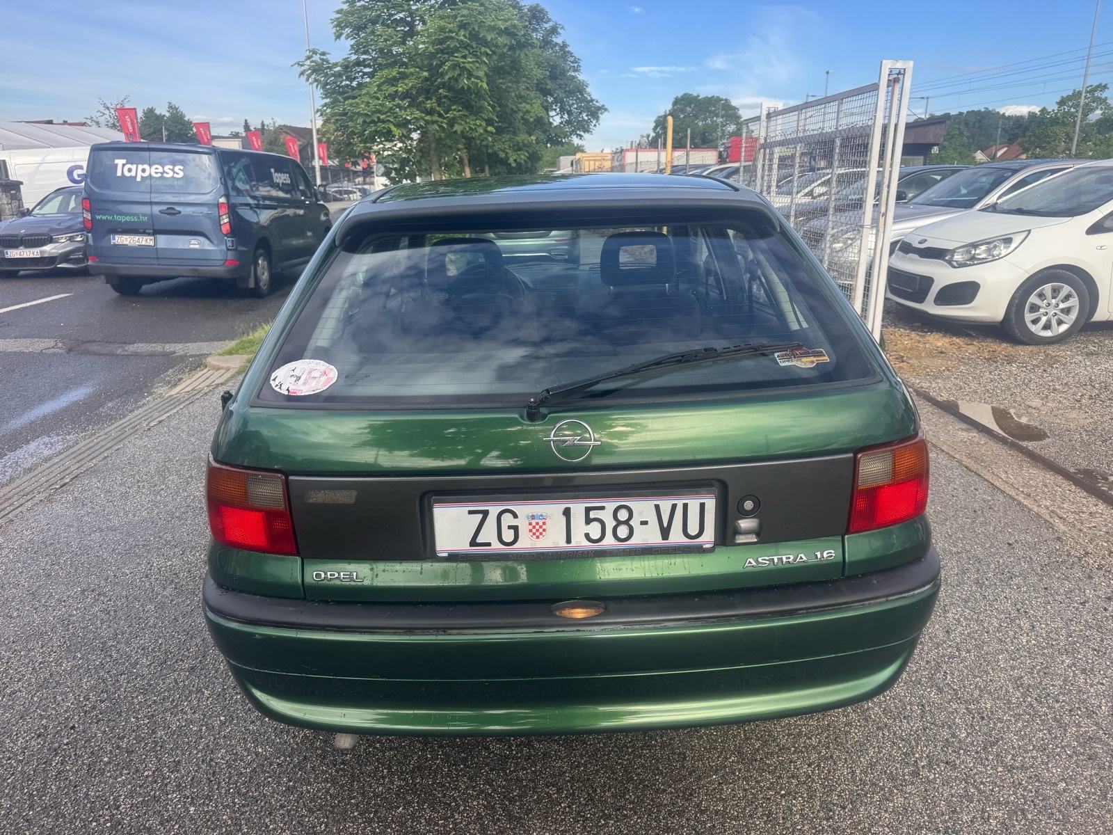 Opel Astra 1.6 i prvi vlasnik., fotografija 7