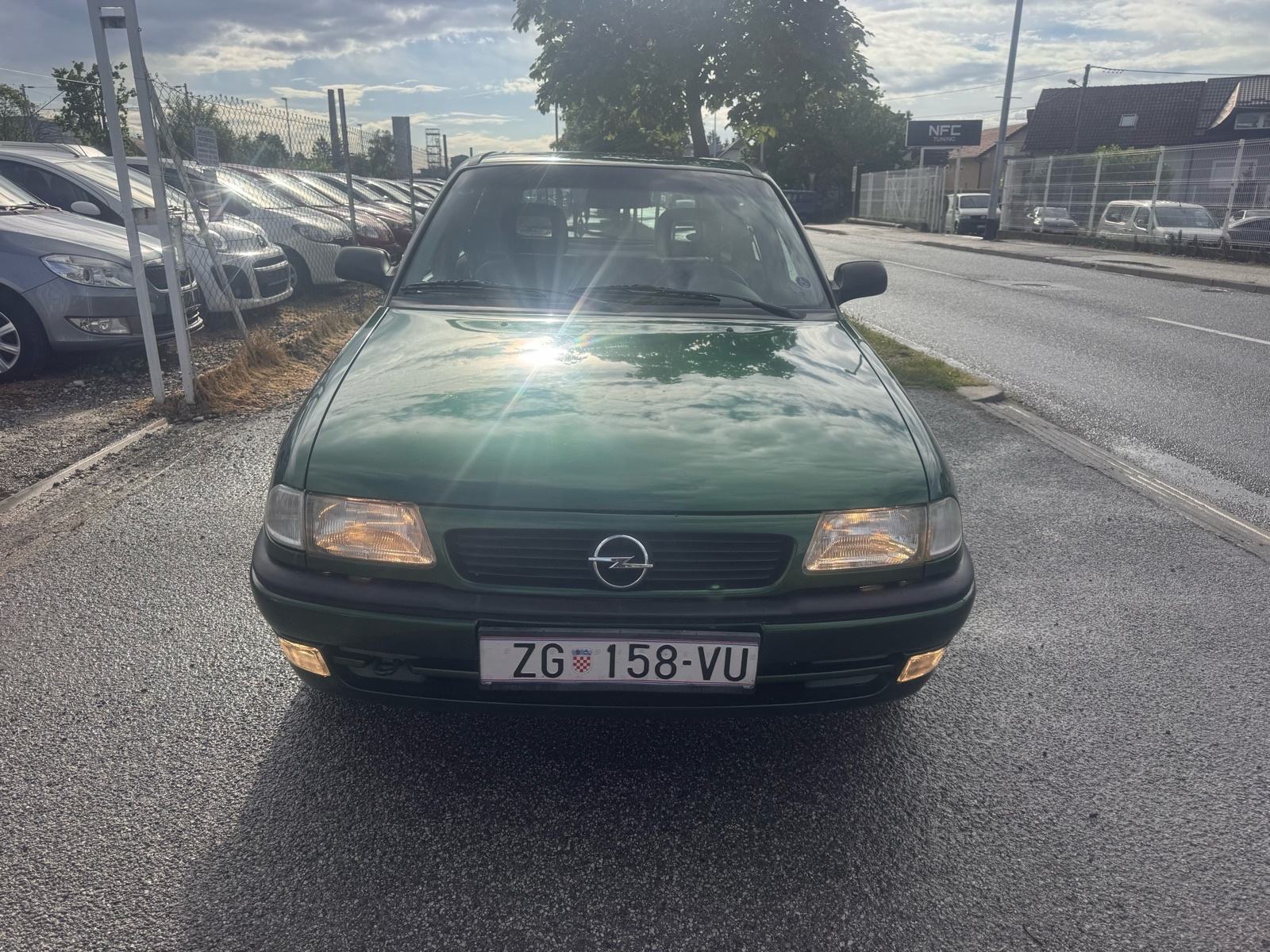 Opel Astra 1.6 i prvi vlasnik., fotografija 2