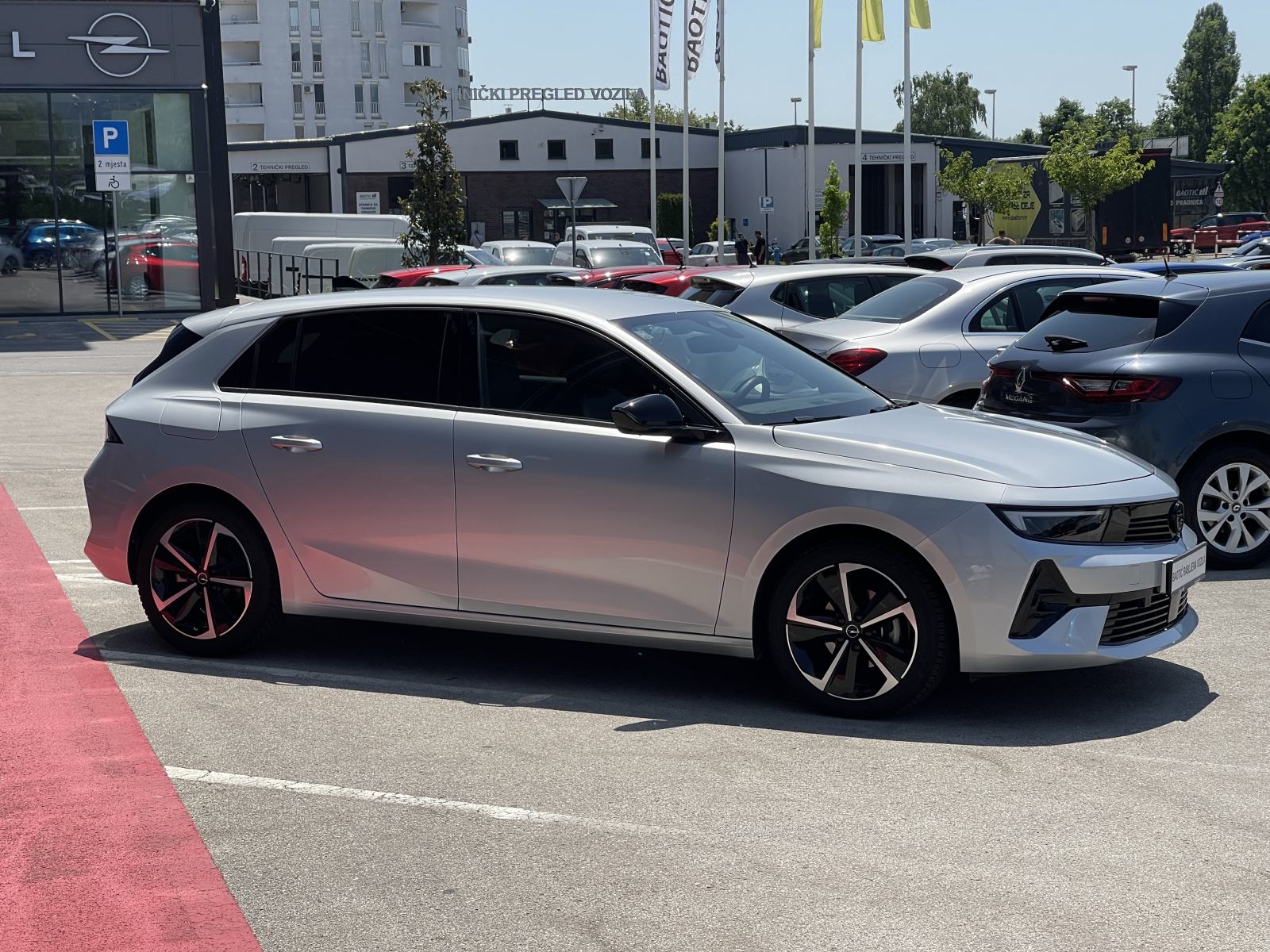 Opel Astra GS Line 1,2 Turbo 96kW, fotografija 4