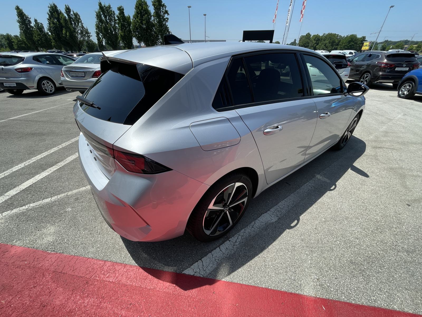 Opel Astra GS Line 1,2 Turbo 96kW, fotografija 5