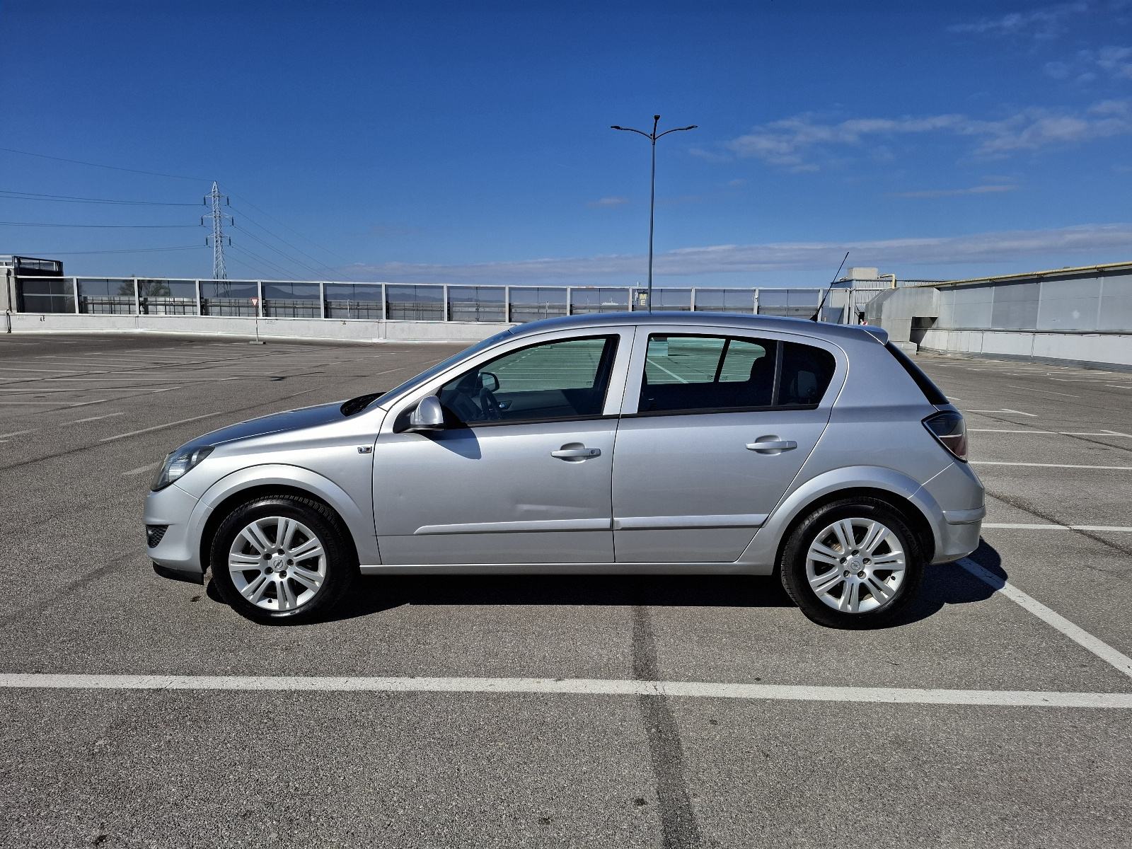 Opel Astra H, 1.6 benzin, HR Auto, 2011. godina, fotografija 3