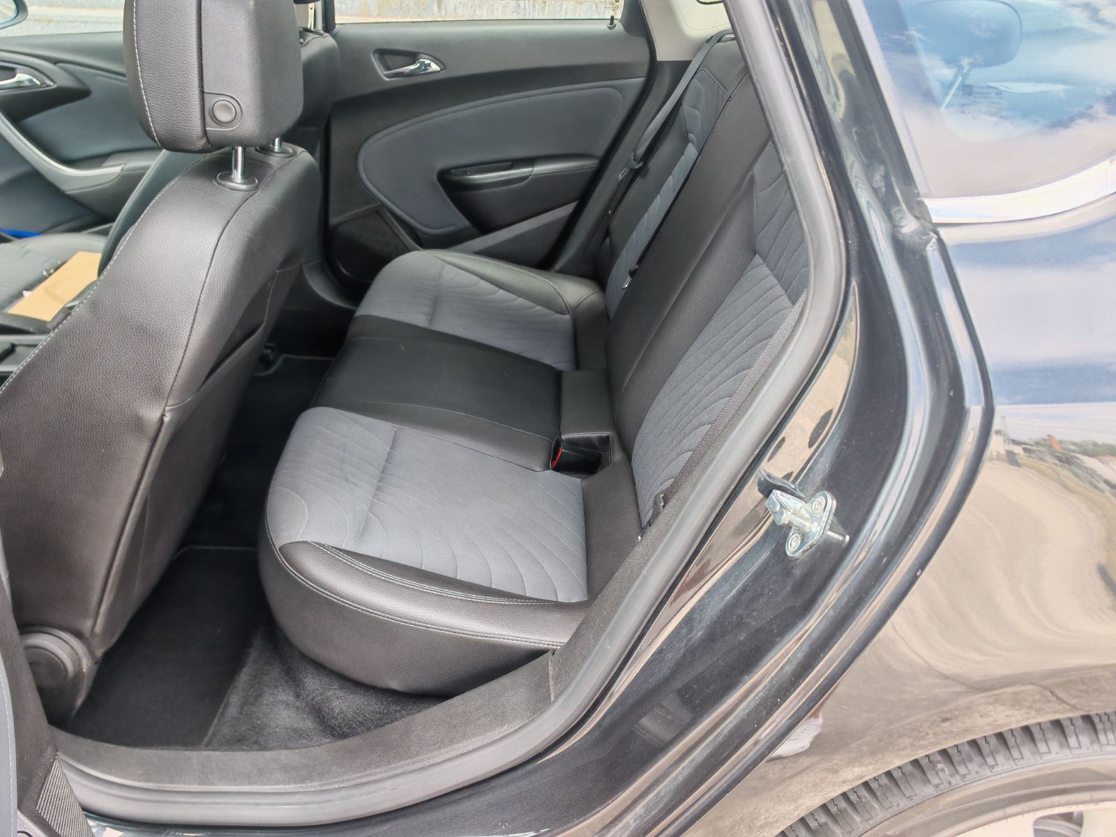 Opel Astra Innovation1.7 cdti 130ks SEDAN*REGISTRIRAN*VELIKI SERVIS, fotografija 11