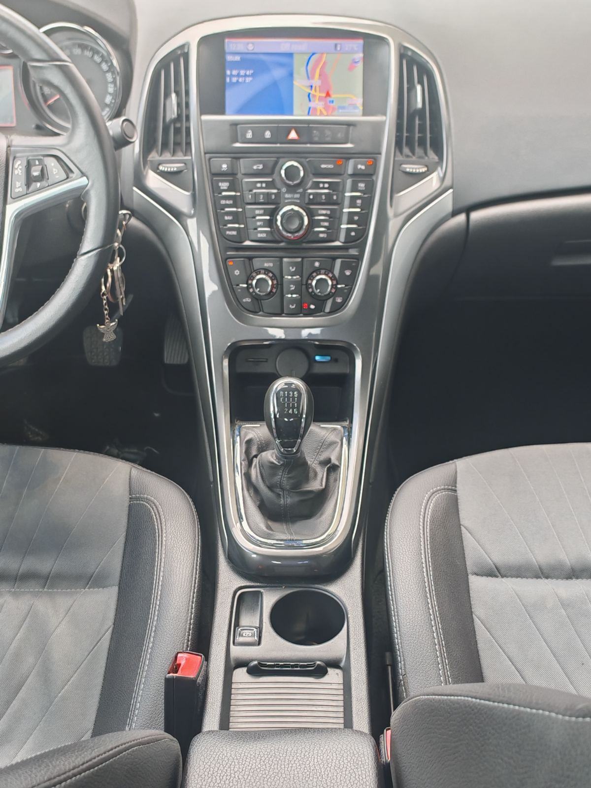 Opel Astra Innovation1.7 cdti 130ks SEDAN*REGISTRIRAN*VELIKI SERVIS, fotografija 10