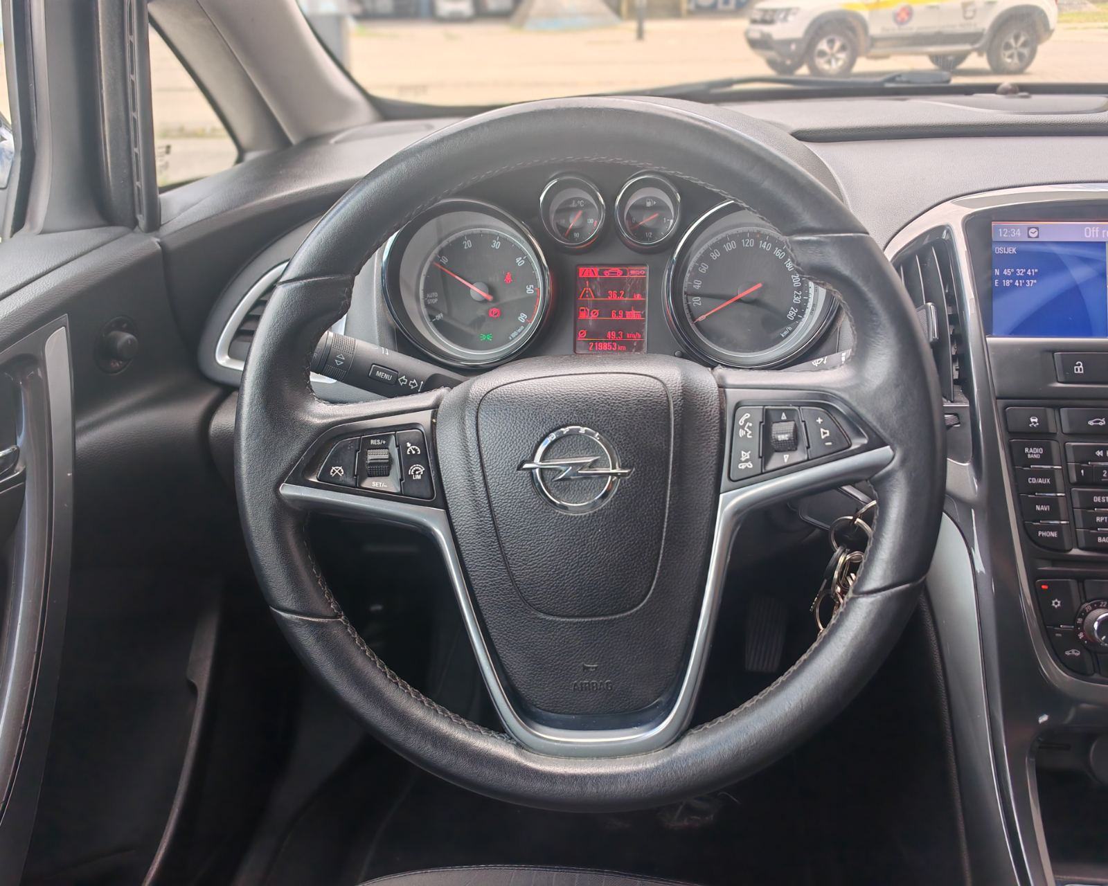 Opel Astra Innovation1.7 cdti 130ks SEDAN*REGISTRIRAN*VELIKI SERVIS, fotografija 9