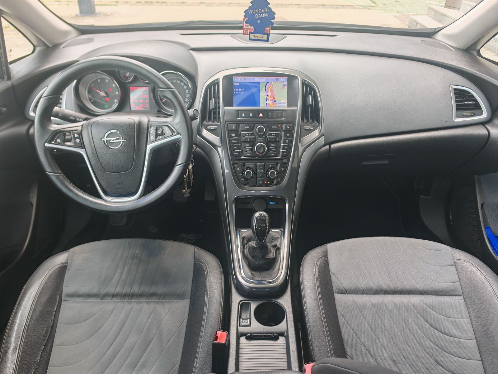 Opel Astra Innovation1.7 cdti 130ks SEDAN*REGISTRIRAN*VELIKI SERVIS, fotografija 8