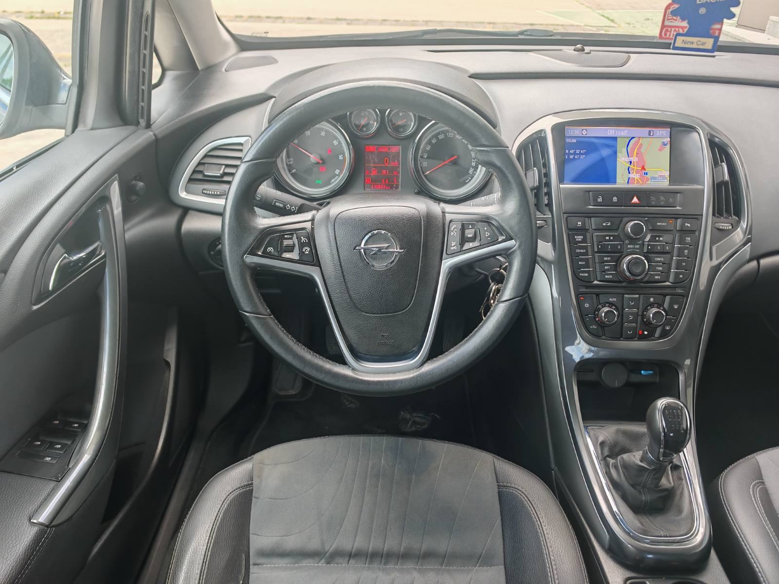 Opel Astra Innovation1.7 cdti 130ks SEDAN*REGISTRIRAN*VELIKI SERVIS, fotografija 7