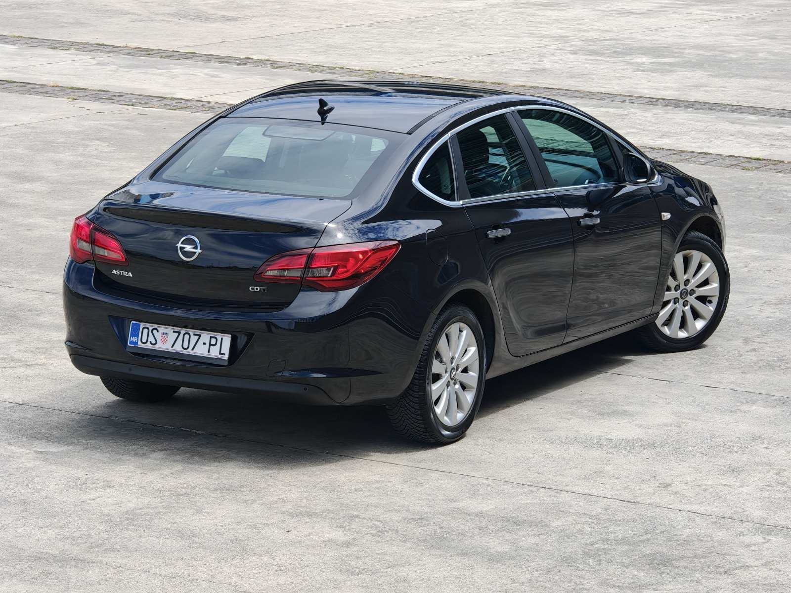 Opel Astra Innovation1.7 cdti 130ks SEDAN*REGISTRIRAN*VELIKI SERVIS, fotografija 4