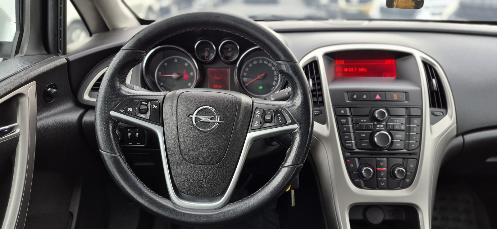 Opel Astra J 1,3 CDTI, KLIMA, TEMP, CENT. ZAKLJUČAVANJE, MAGLENKE..., fotografija 14