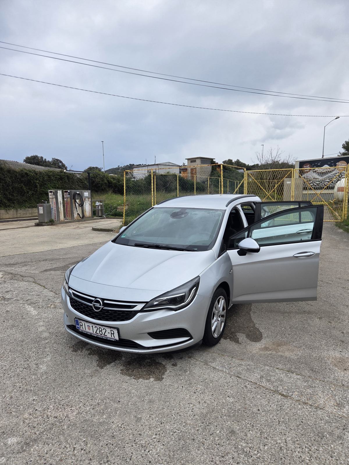 Opel Astra K Sports Tourer 1.6 CDTI (2016), fotografija 2
