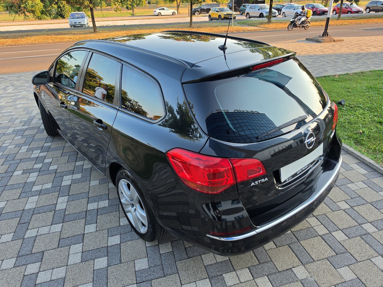 Opel Astra Karavan 1,3 CDTI **ENJOY**KLIMA**ODLIČNA**REG 1 GOD**, fotografija 5