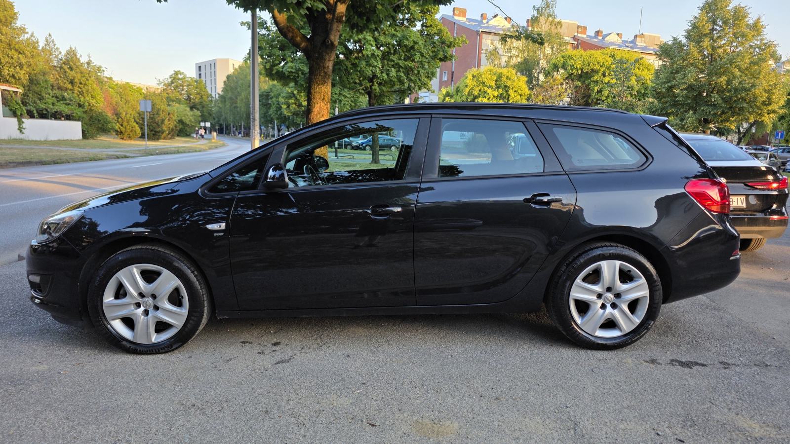 Opel Astra Karavan 1,6 CDTI, 1vl, 141 TKM, servisna, klima, TOP STANJE, fotografija 10
