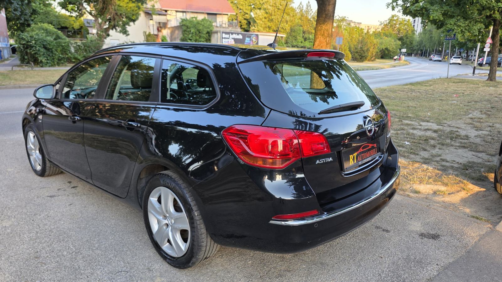 Opel Astra Karavan 1,6 CDTI, 1vl, 141 TKM, servisna, klima, TOP STANJE, fotografija 5