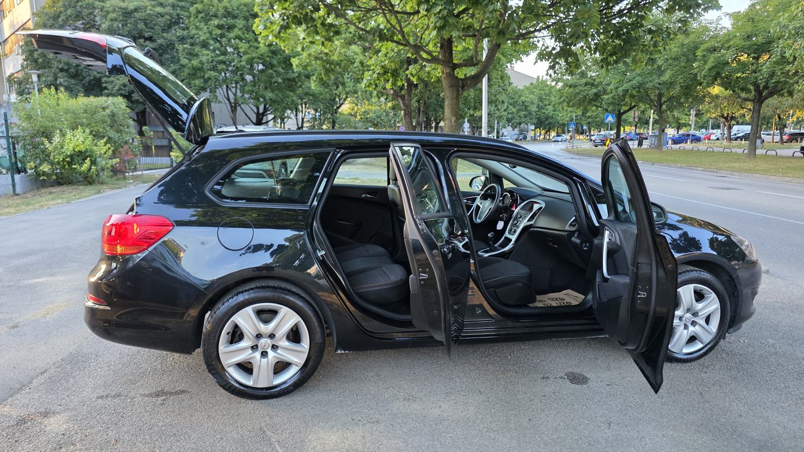 Opel Astra Karavan 1,6 CDTI, 1vl, 141 TKM, servisna, klima, TOP STANJE, fotografija 12
