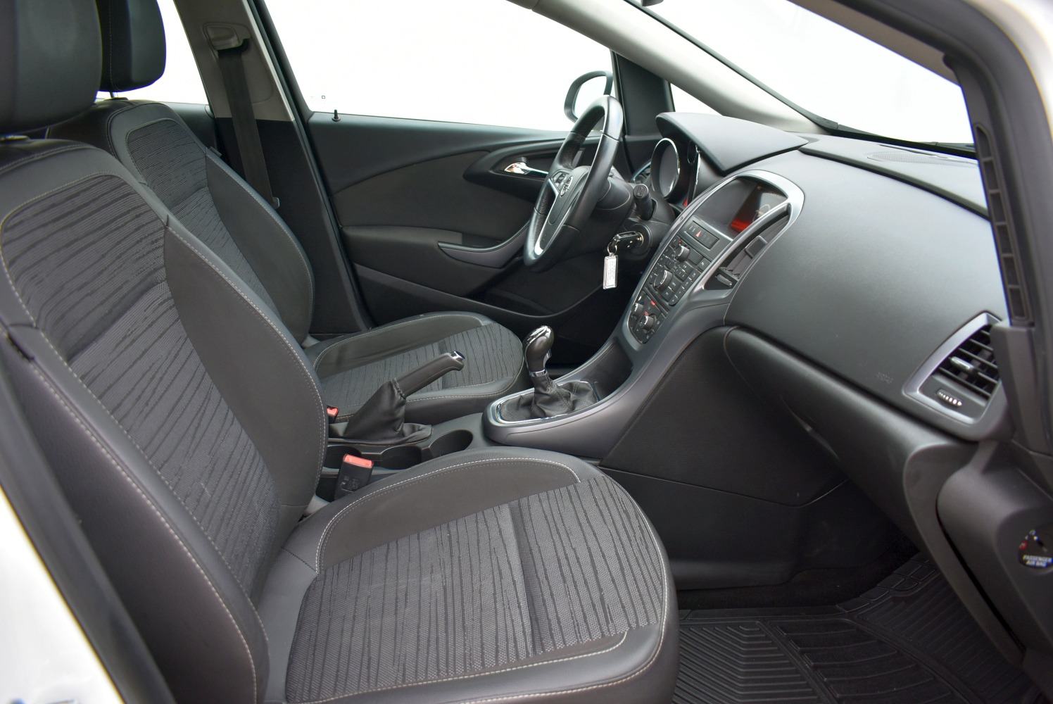 Opel Astra Karavan 1,6 CDTI *JAMSTVO, ALU NAPLATCI*, fotografija 5