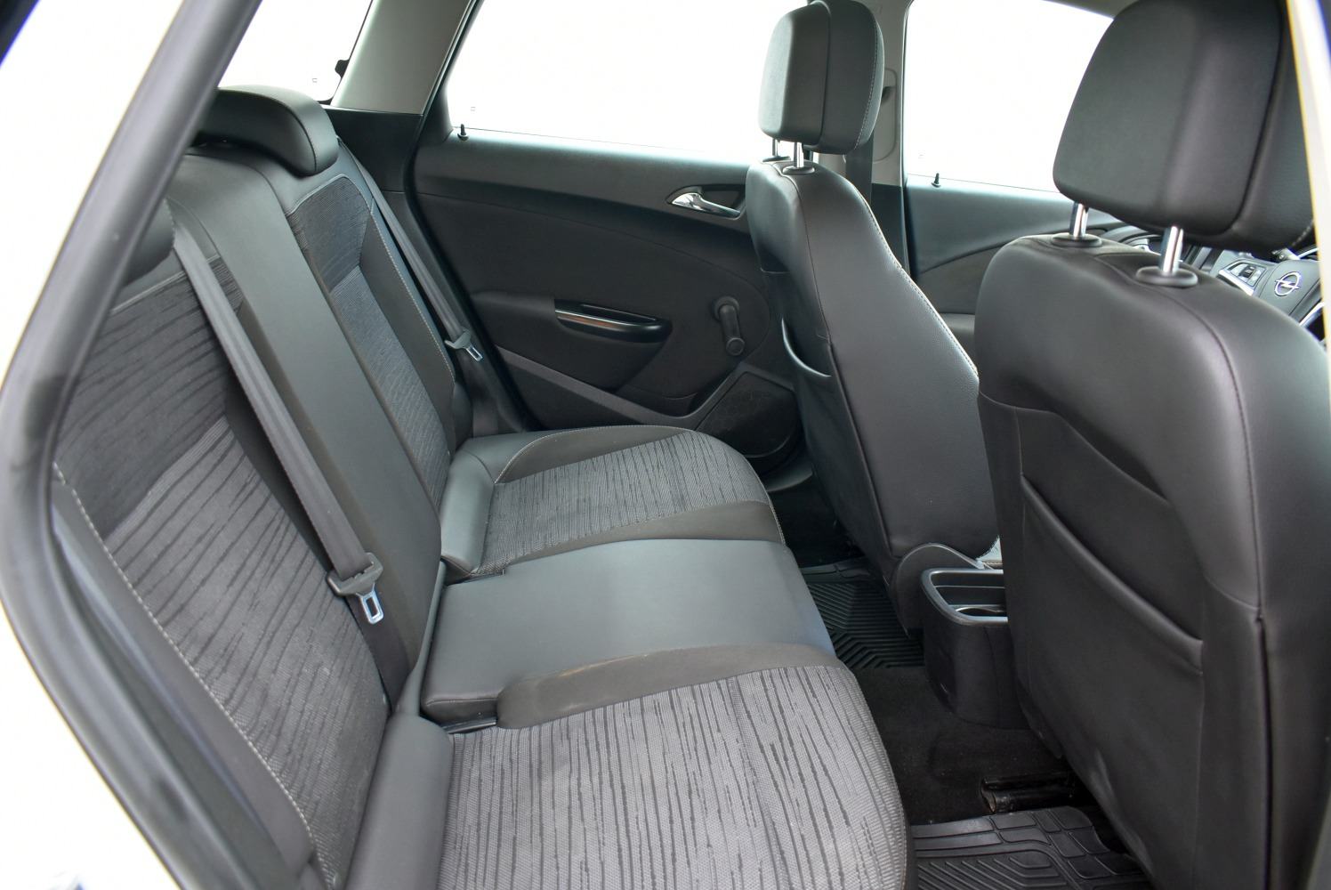 Opel Astra Karavan 1,6 CDTI *JAMSTVO, ALU NAPLATCI*, fotografija 6