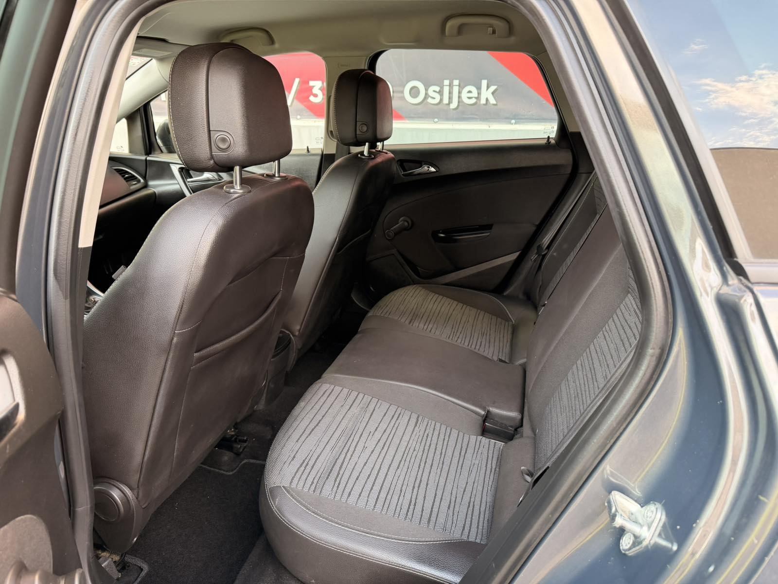 Opel Astra Karavan 1,6 CDTI KLIMA ALU -REG 03/2027, fotografija 9