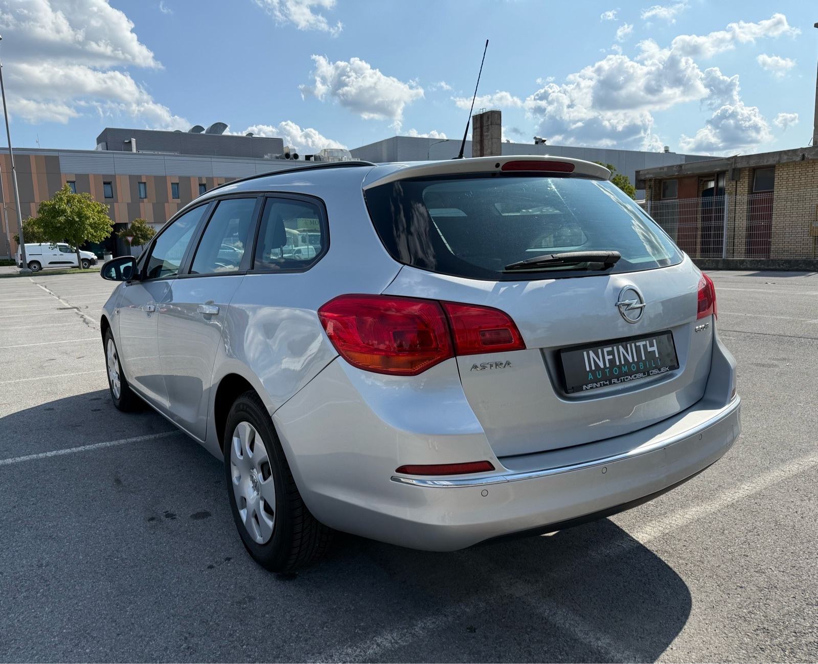 Opel Astra Karavan 1,6CDTI MULTIMEDIA, KLIMA, 6BRZINA, PDV, REG: 07/26, fotografija 6