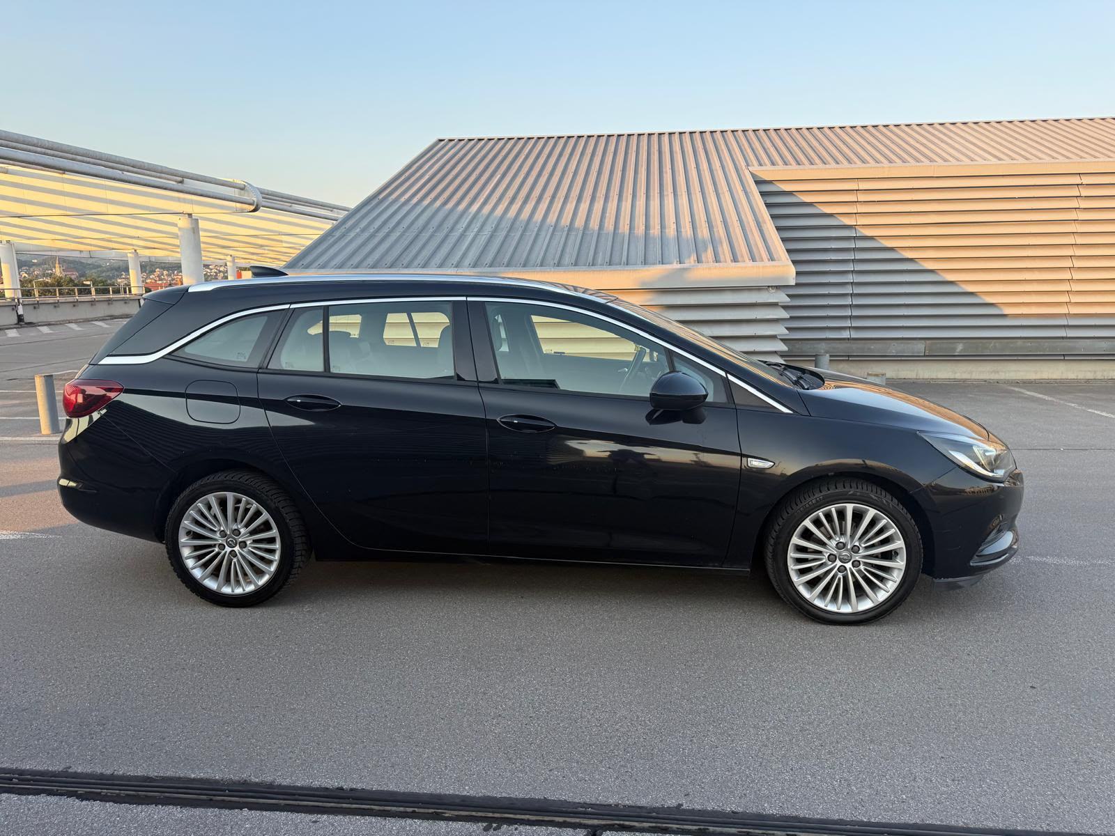 Opel Astra Karavan 1,6 CDTI*Reg.god dana 08/2027*Navi*Klima*, fotografija 4