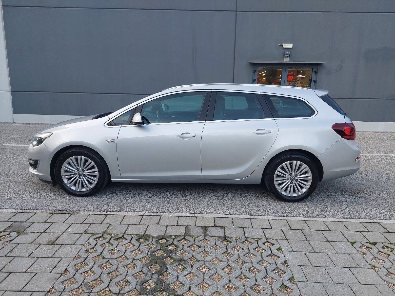 Opel Astra Karavan 1.6 CDTI, fotografija 3