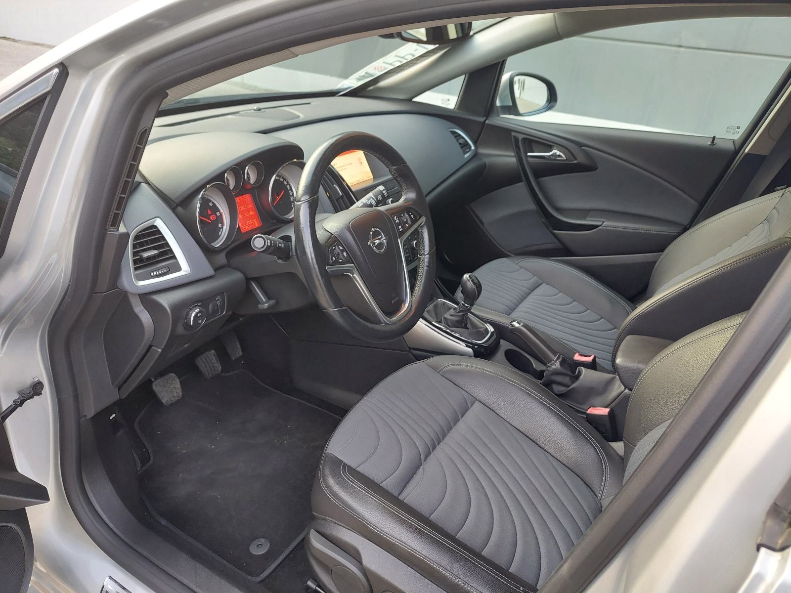 Opel Astra Karavan 1.6 CDTI, fotografija 12